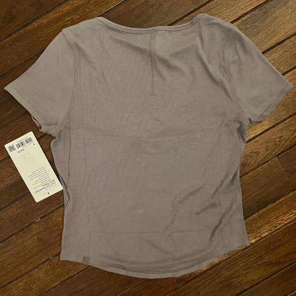 NWT Lululemon Hold Tight Sweetheart Short Sleeve Top - Size 8 - Warm Ash Grey - Picture 2 of 5